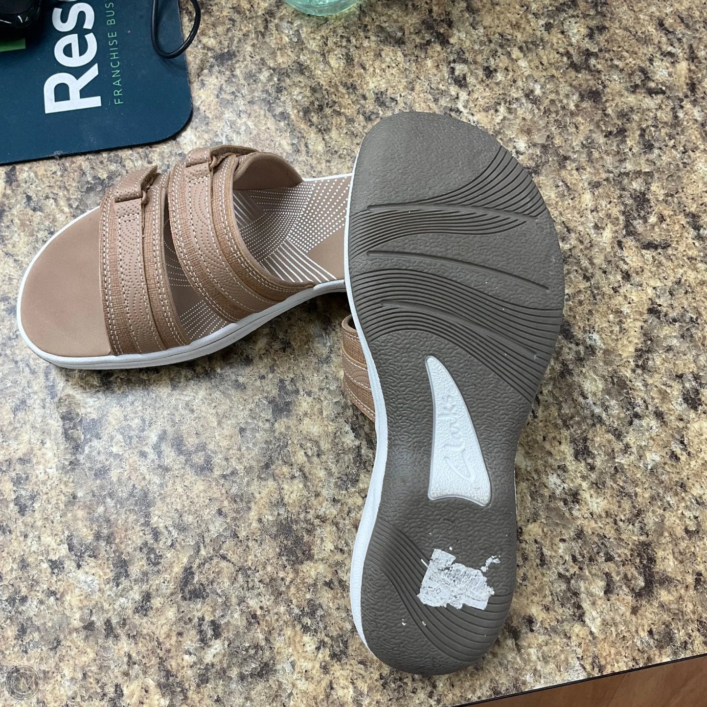 Sandals Flats By Clarks In Beige, Size: 7