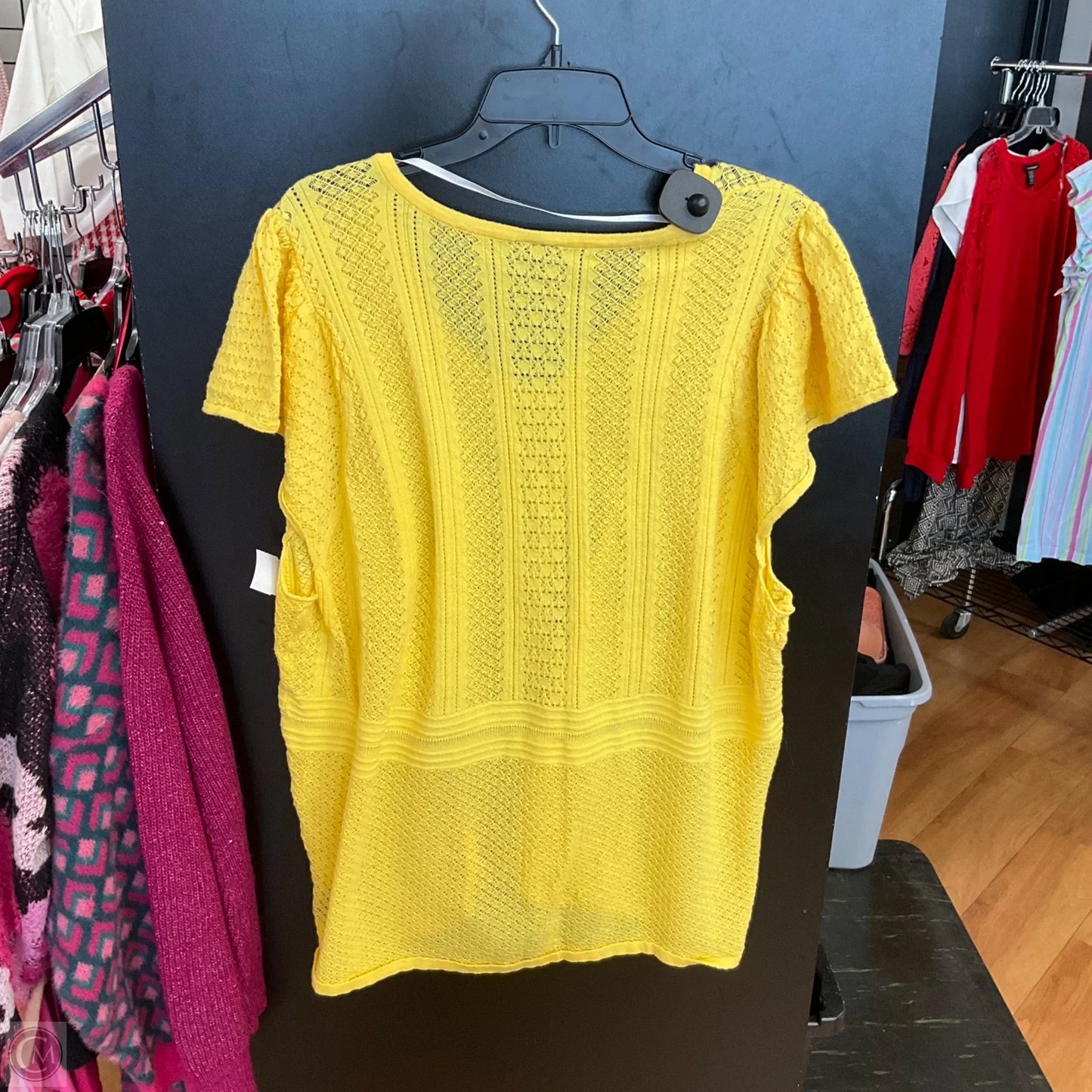 Top Short Sleeve By Torrid In Yellow, Size: 5