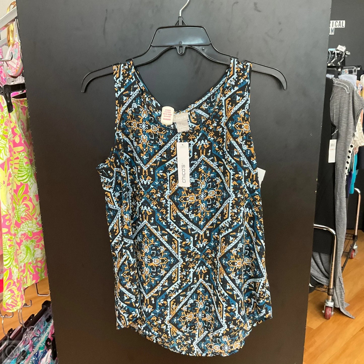 Top Sleeveless By Chicos In Geometric Pattern, Size: M