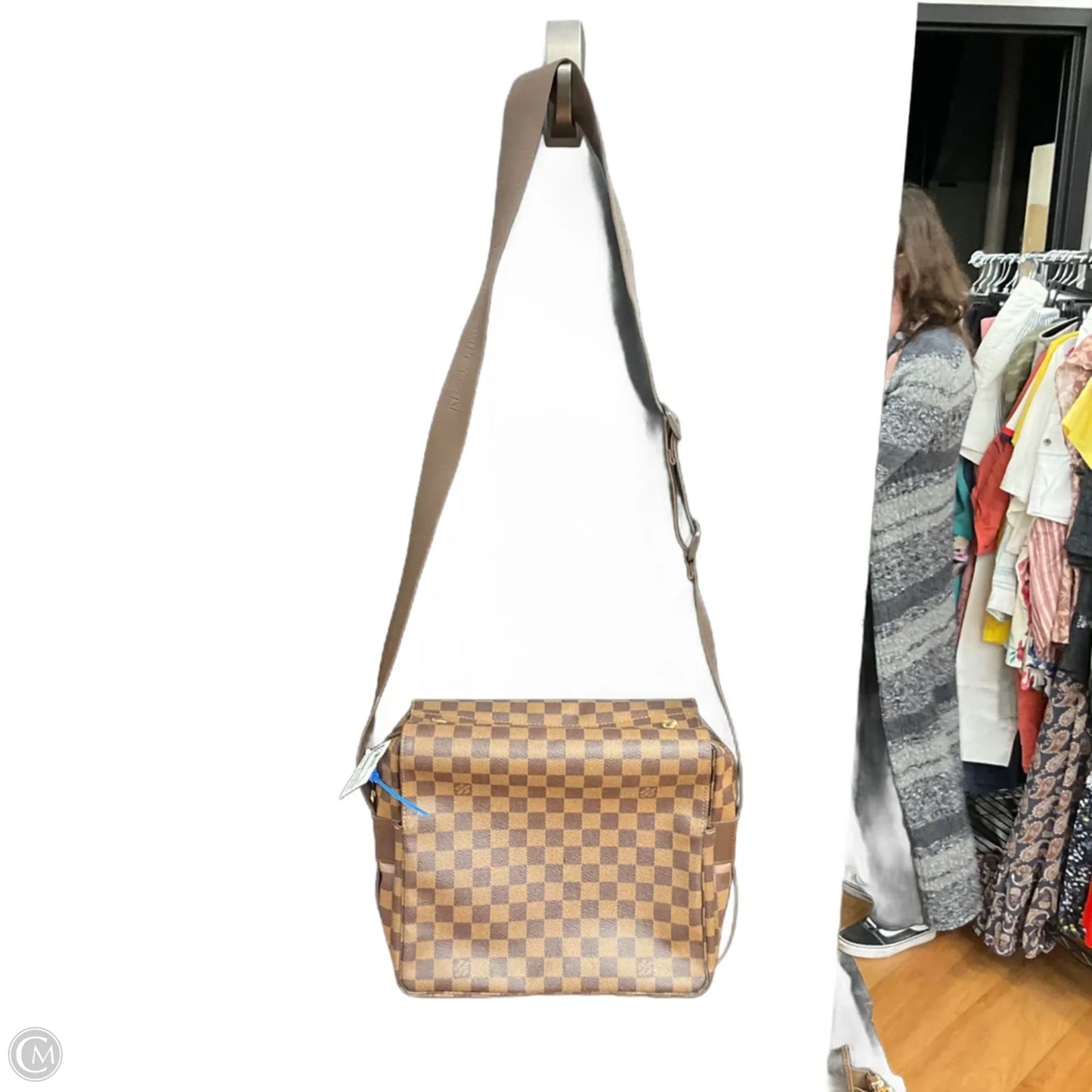 Crossbody Luxury Designer By Louis Vuitton, Size: Medium