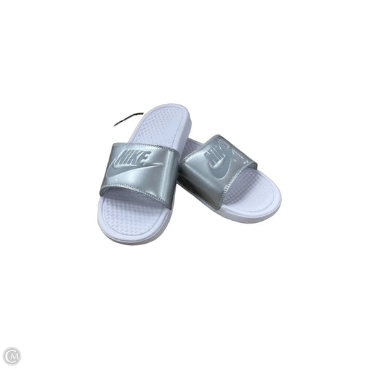 Shoes Flats By Nike In White, Size: 8