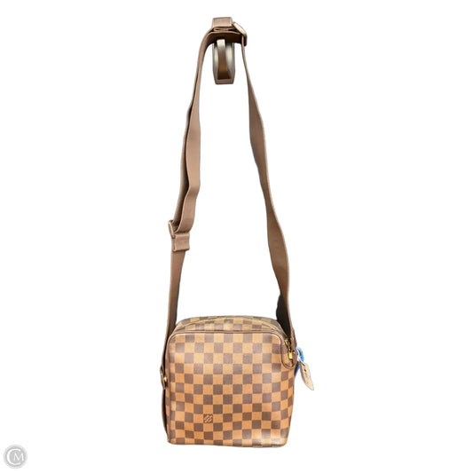 Crossbody Luxury Designer By Louis Vuitton, Size: Medium
