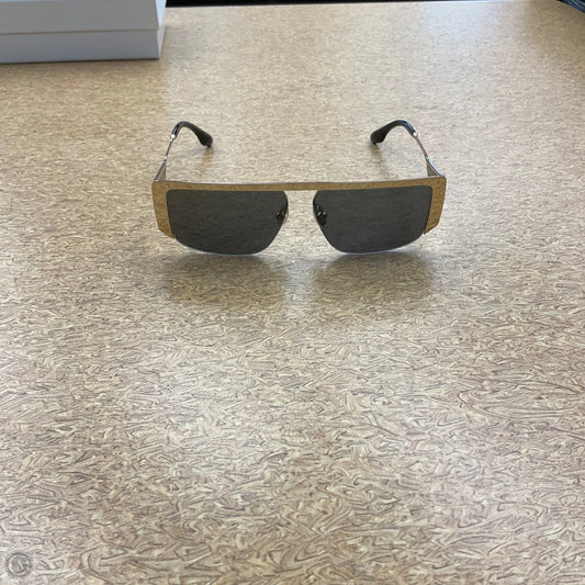 Sunglasses Luxury Designer By Clothes Mentor, Size: Medium