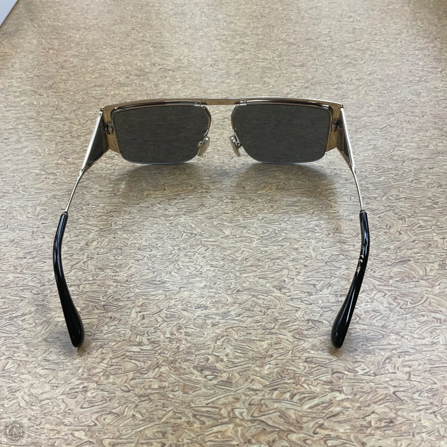 Sunglasses Luxury Designer By Clothes Mentor, Size: Medium