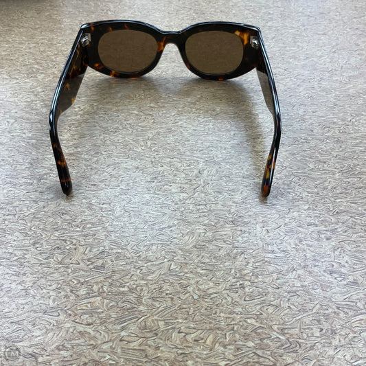 Sunglasses Luxury Designer By Clothes Mentor, Size: Medium