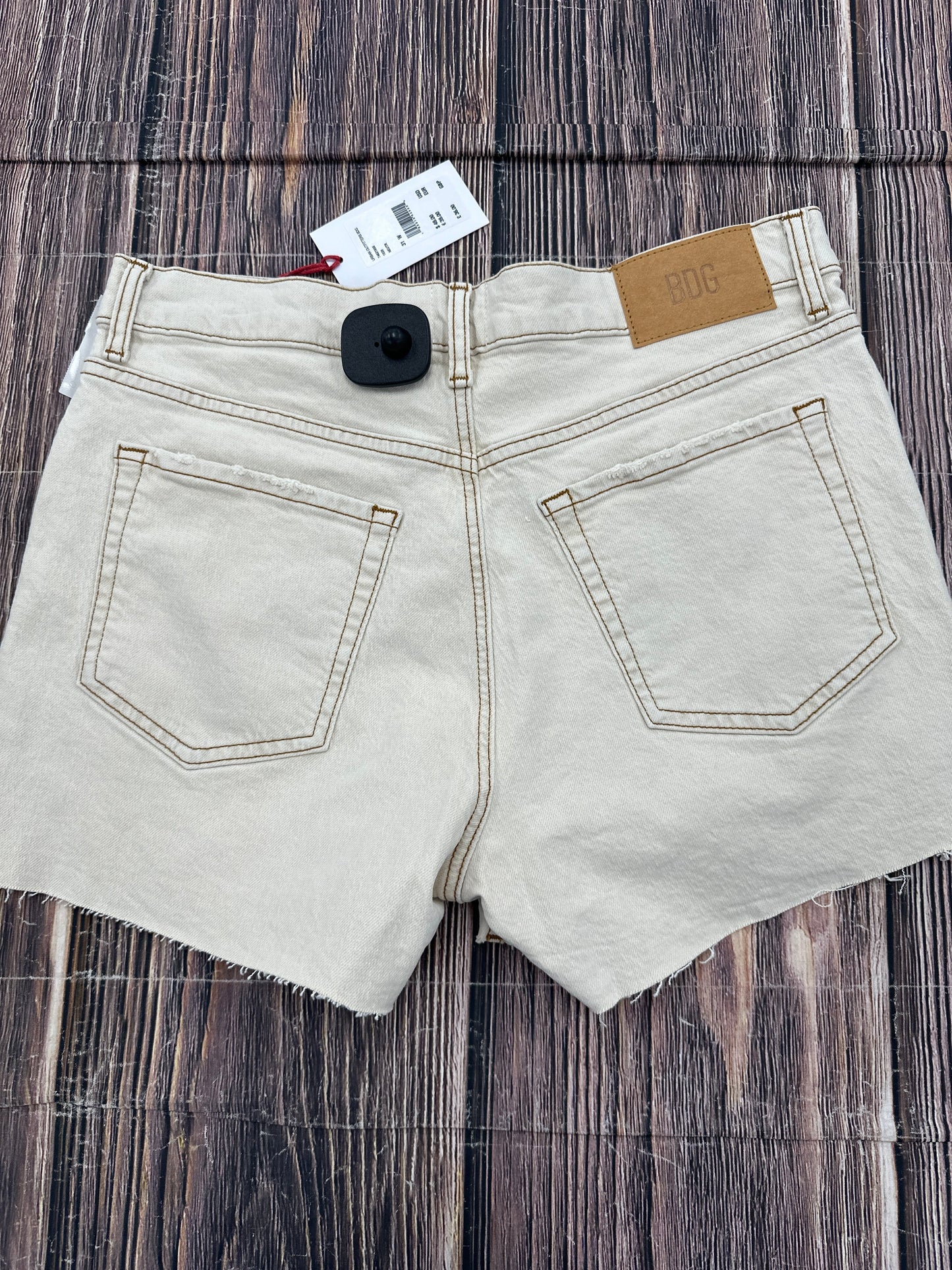 Cream Shorts Bdg, Size 12