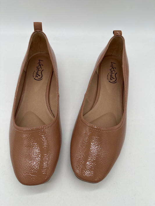 Shoes Flats By Life Stride In Tan, Size: 8.5