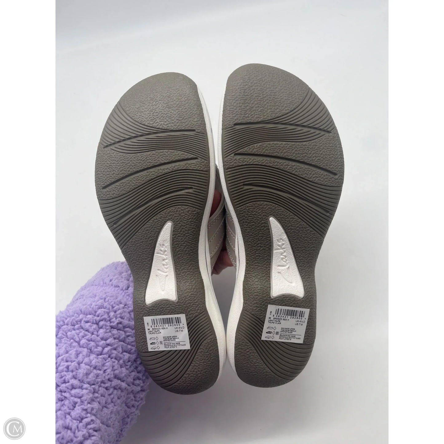 Sandals Flip Flops By Clarks In Grey, Size: 7