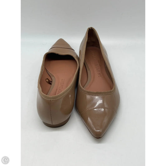 Shoes Flats By Cmb In Tan, Size: 7