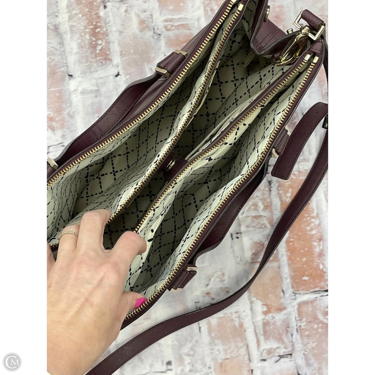 Crossbody Designer By Kate Spade, Size: Large