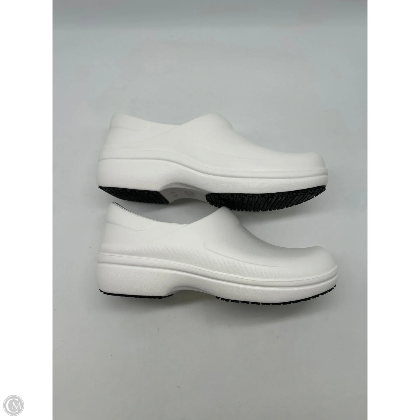 Shoes Flats By Crocs In White, Size: 8
