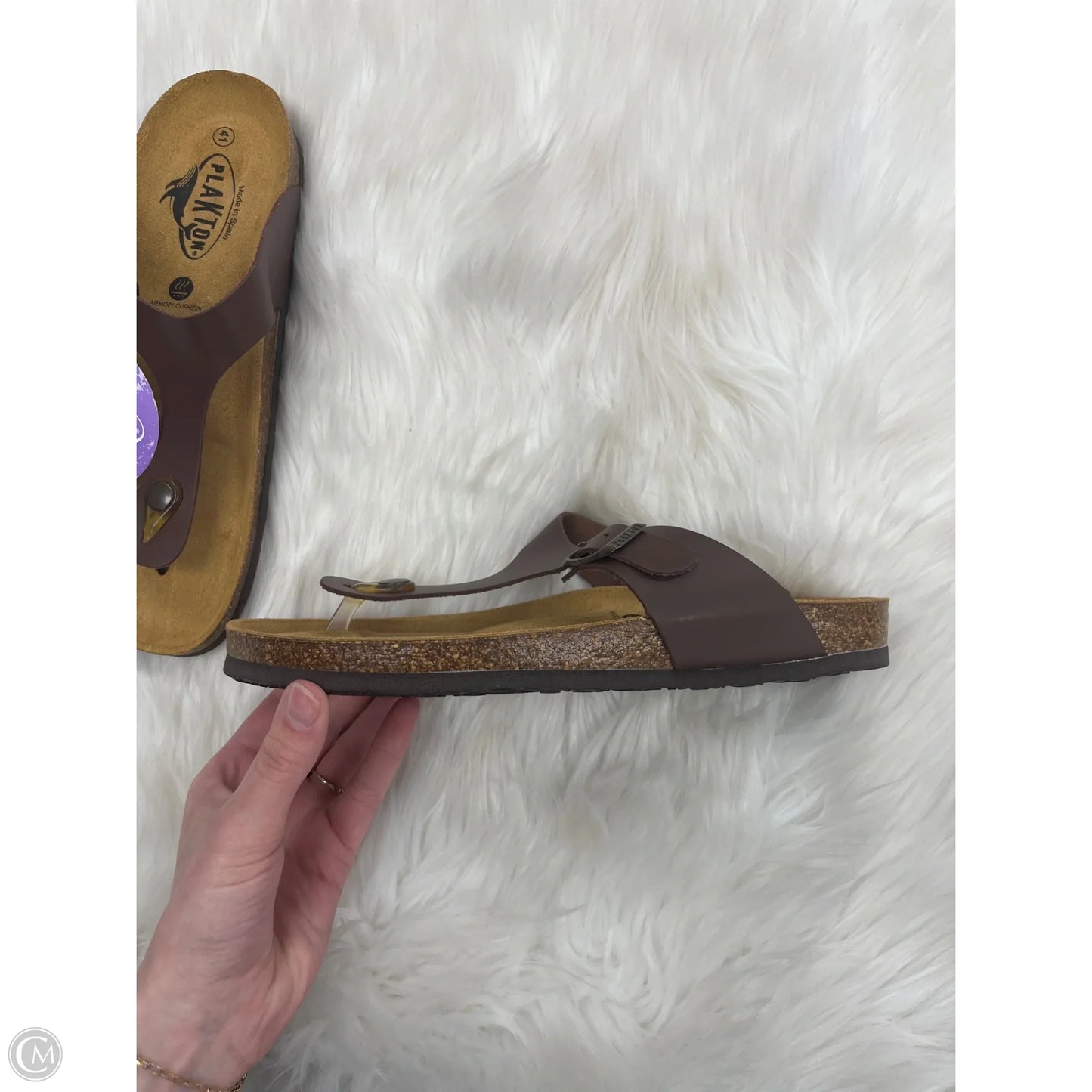 Sandals Flats By Clothes Mentor In Brown, Size: 11