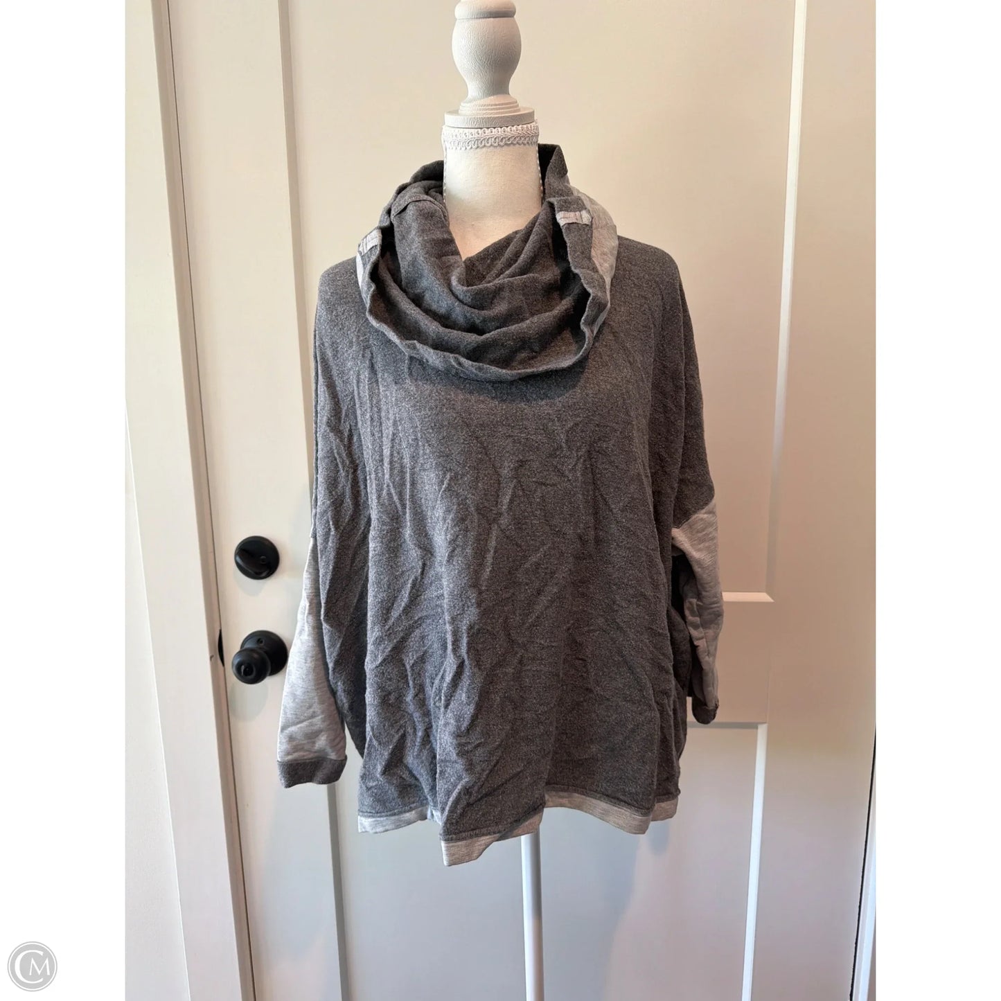 Top Long Sleeve By Cabi In Grey, Size: S