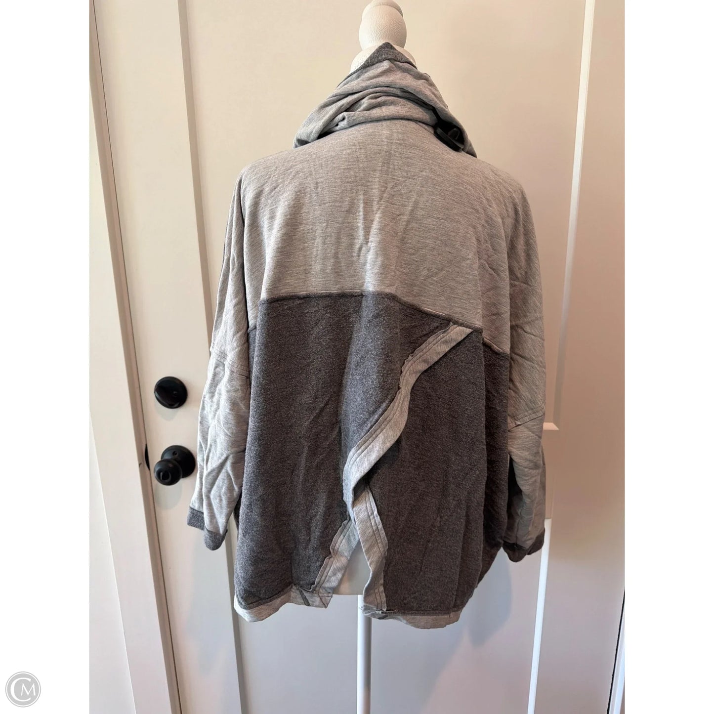 Top Long Sleeve By Cabi In Grey, Size: S