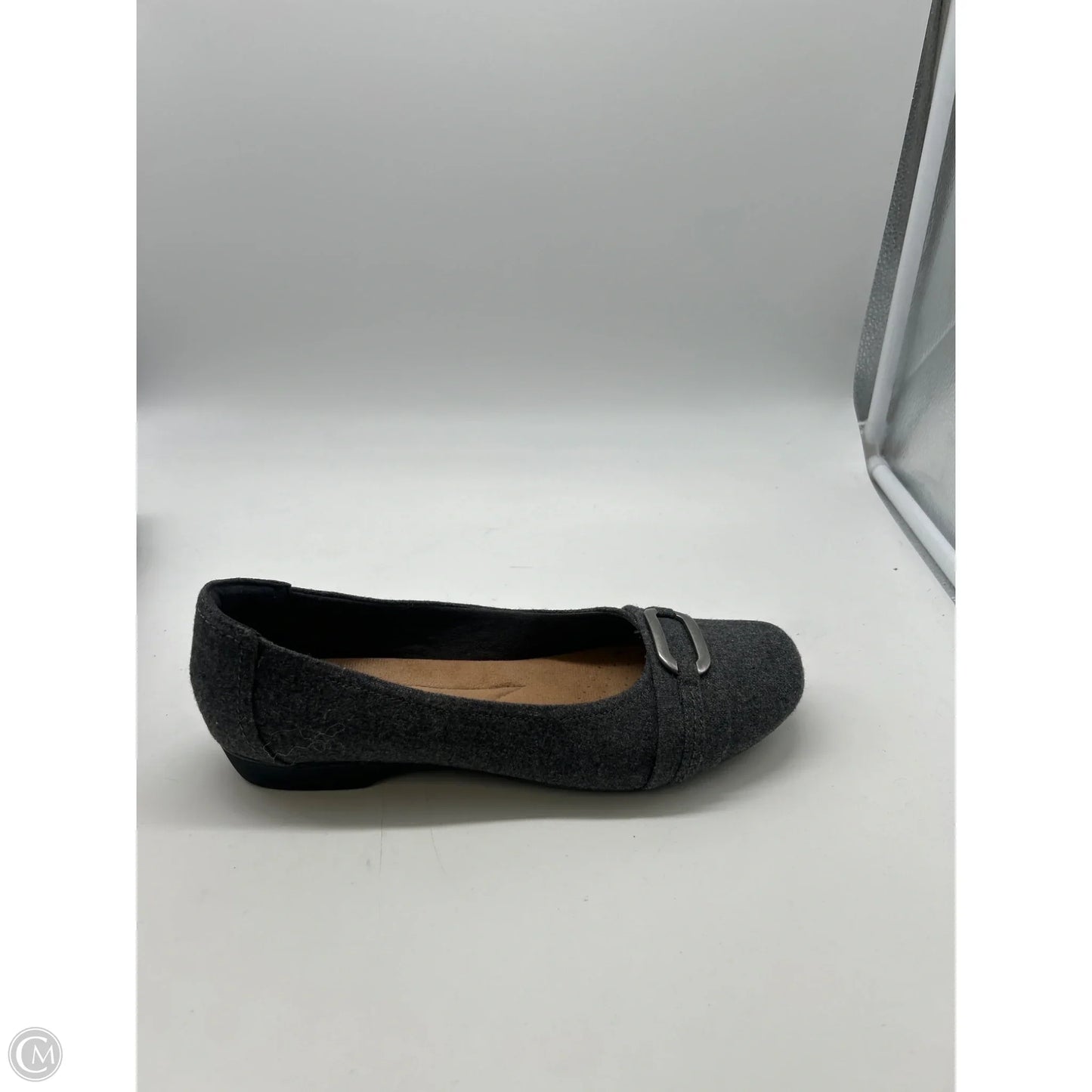 Shoes Flats By Clarks In Grey, Size: 10