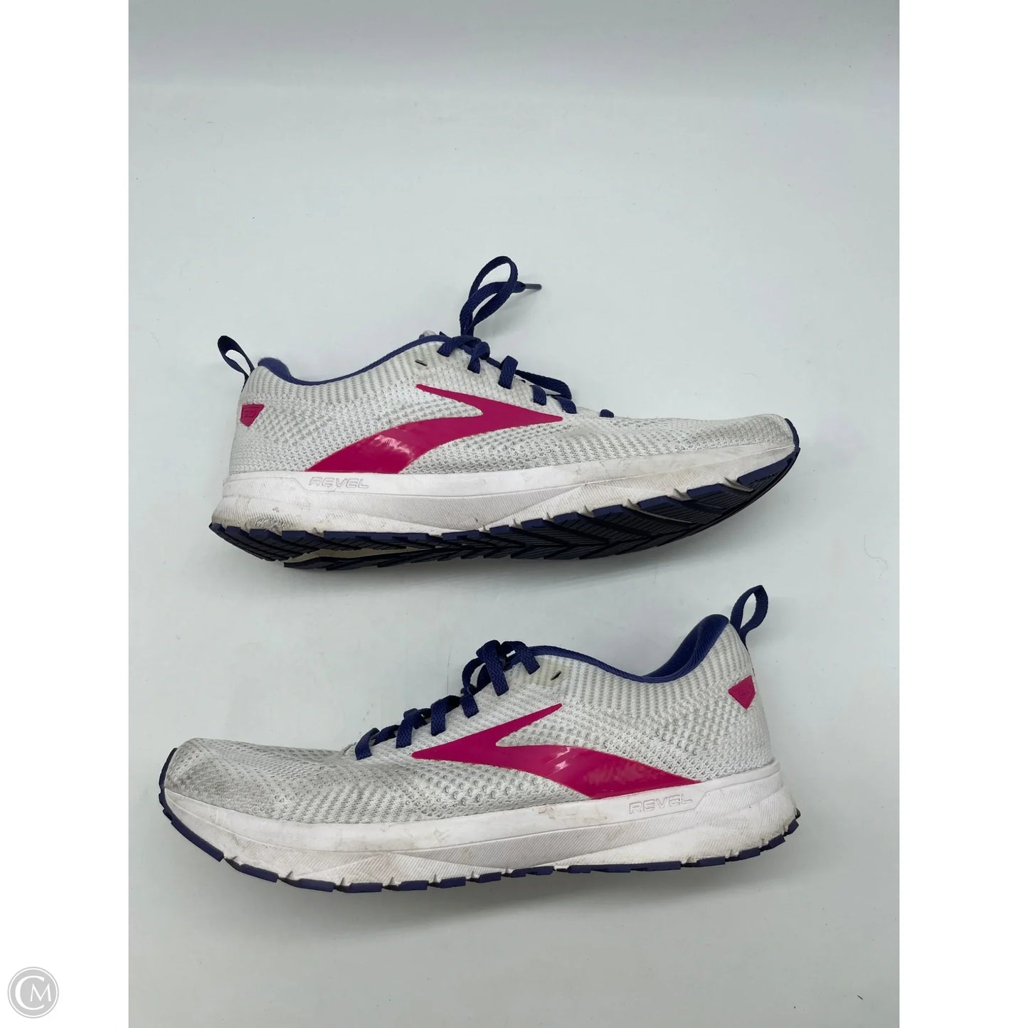 Shoes Athletic By Brooks In White, Size: 9
