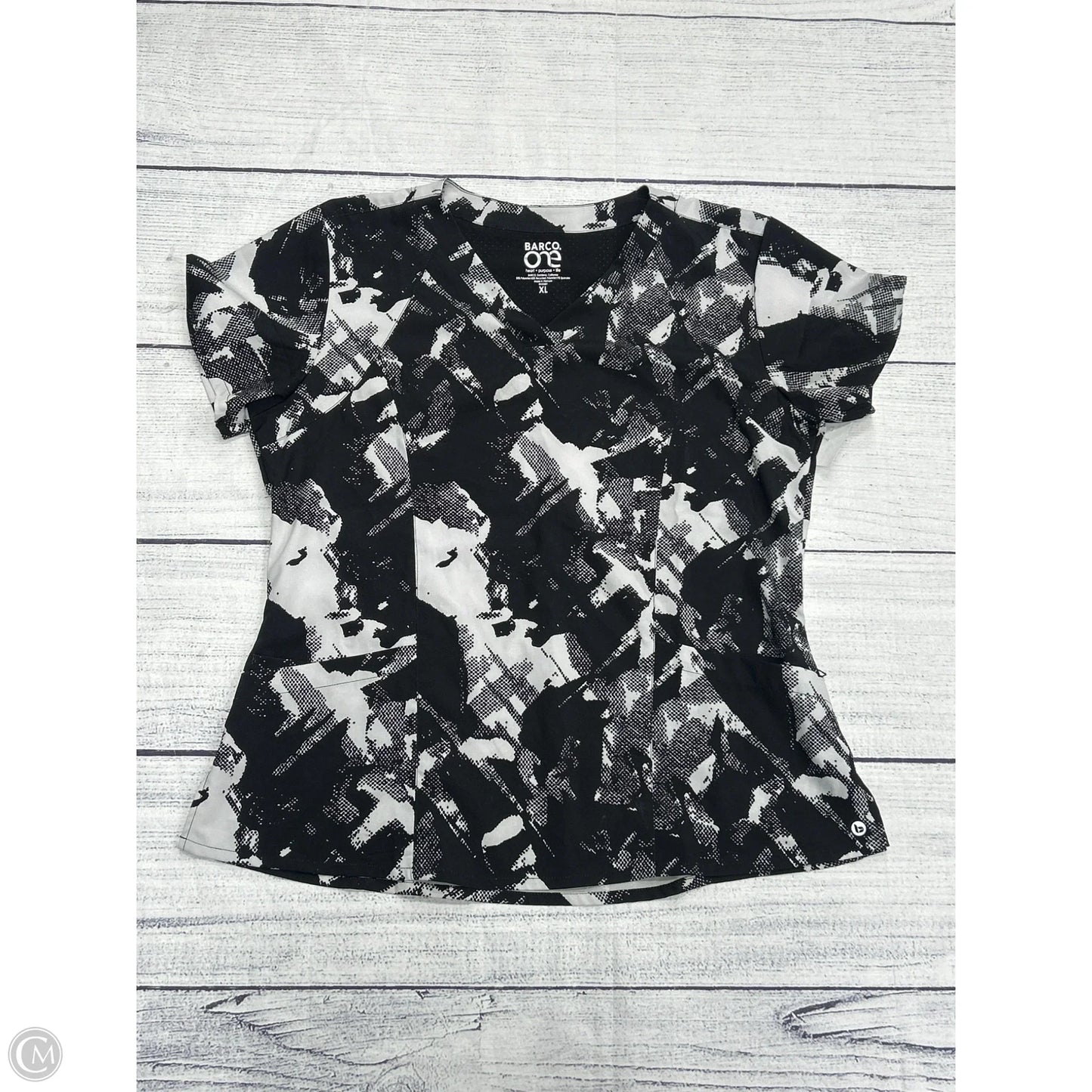 Top Short Sleeve By Clothes Mentor In Black & White, Size: Xl