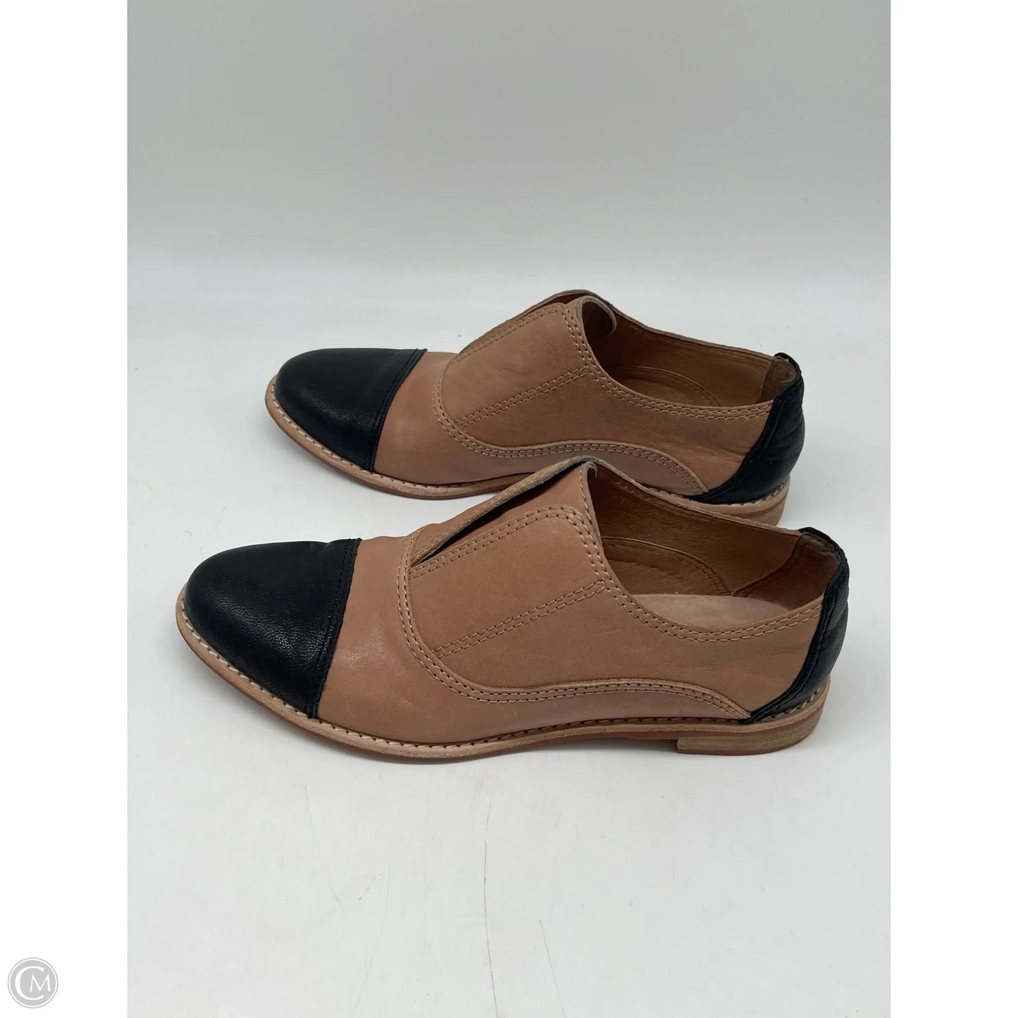 Shoes Flats By Cmb In Tan, Size: 7.5