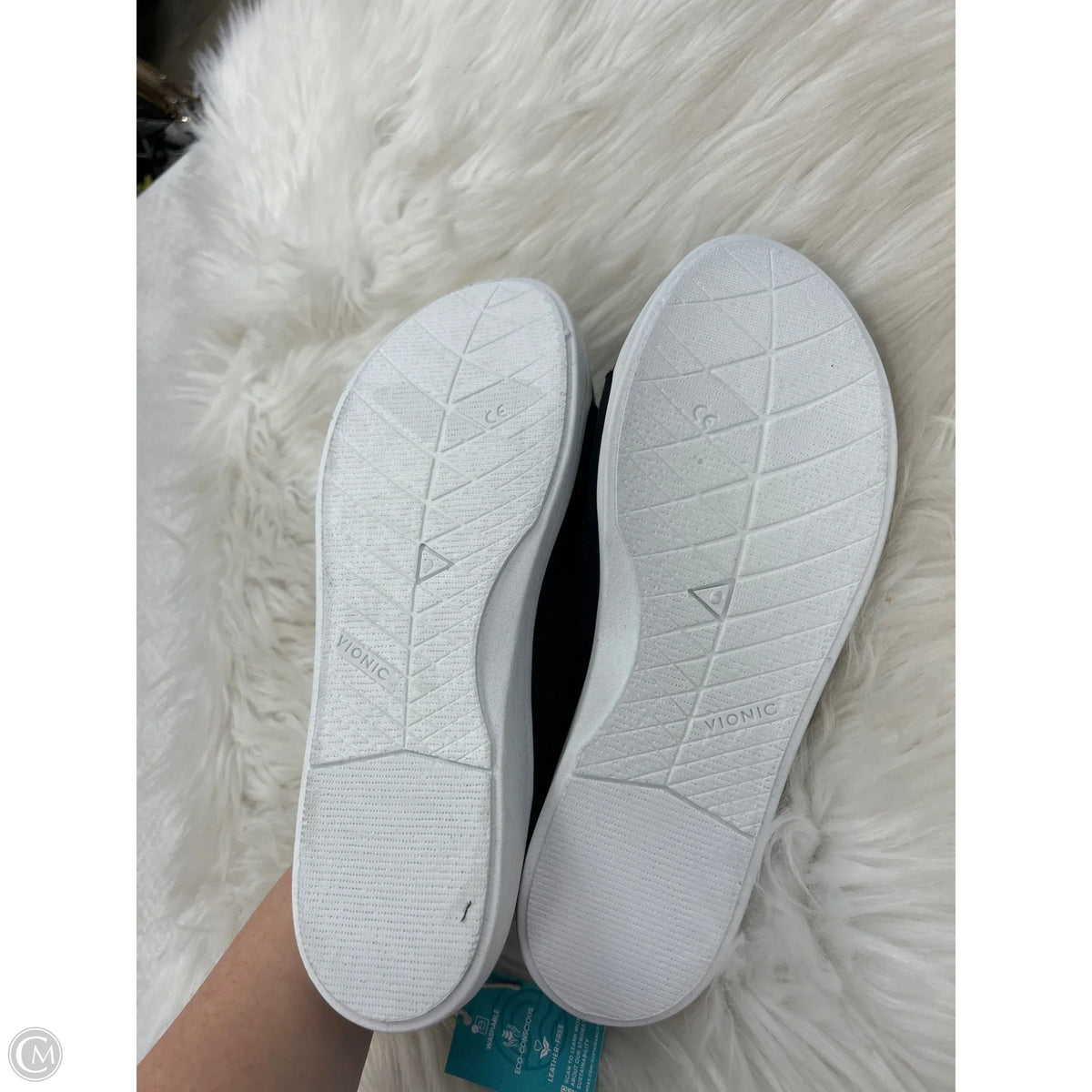Shoes Sneakers By Vionic In Black, Size: 9.5