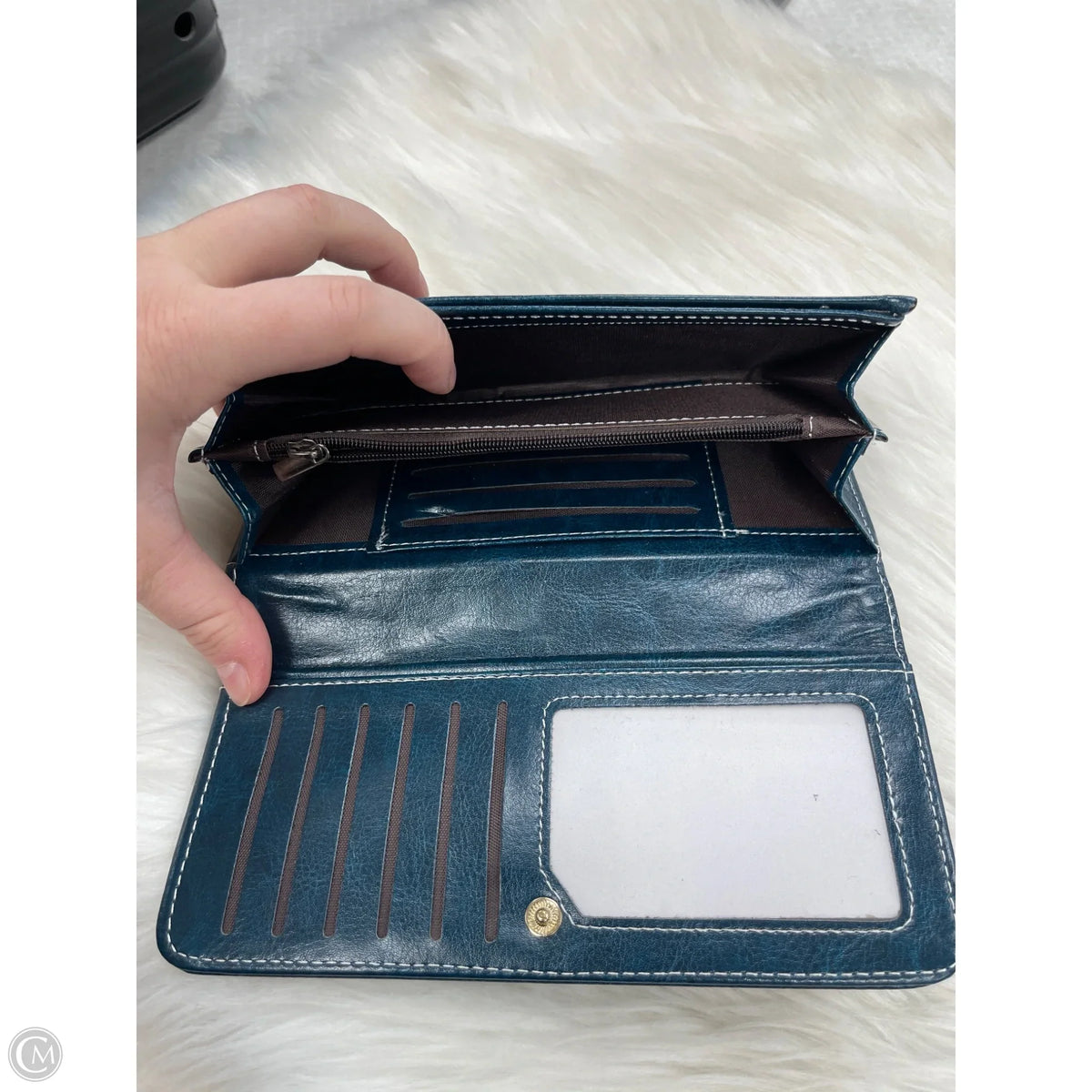 Wallet By Clothes Mentor, Size: Medium