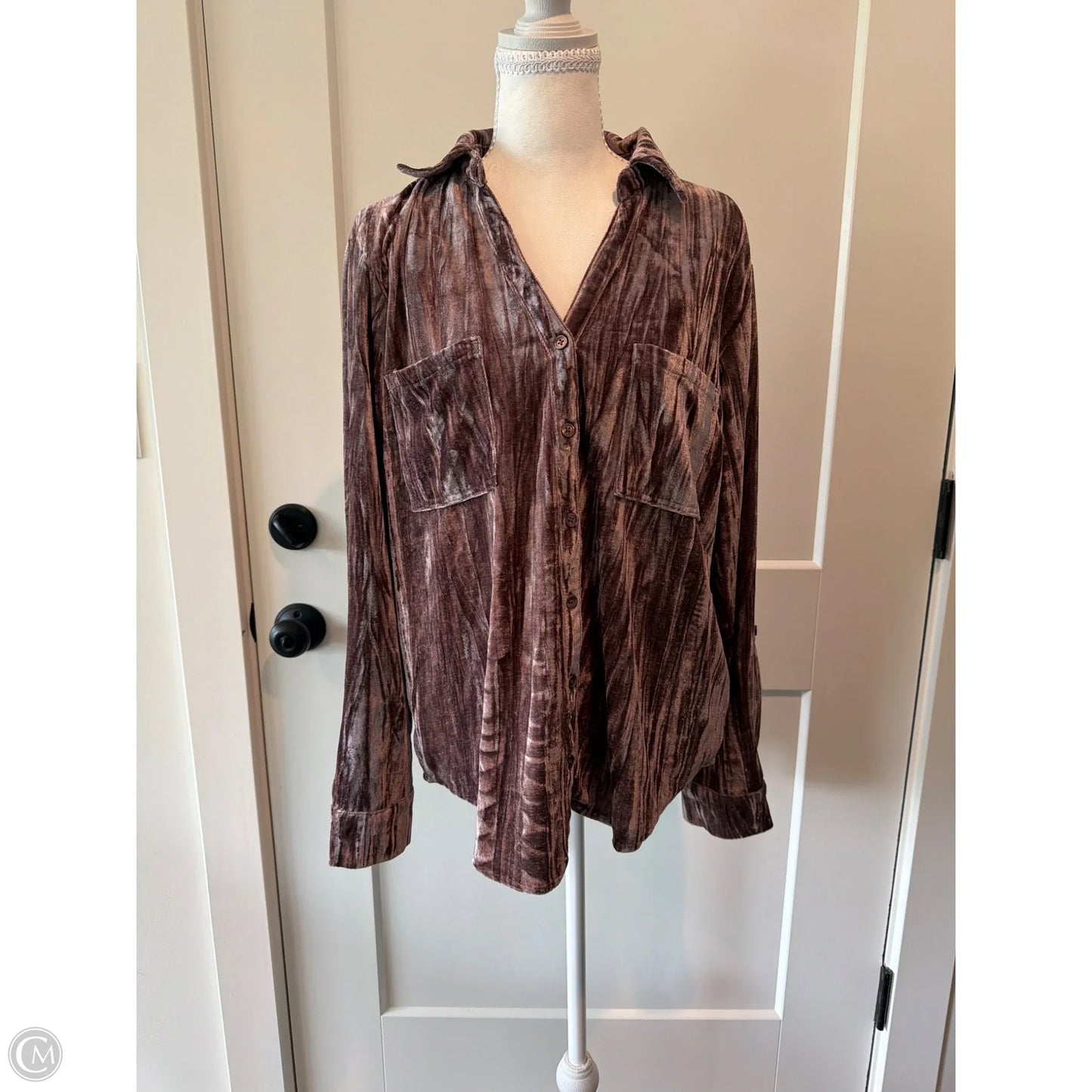 Top Long Sleeve By Maurices In Brown, Size: L