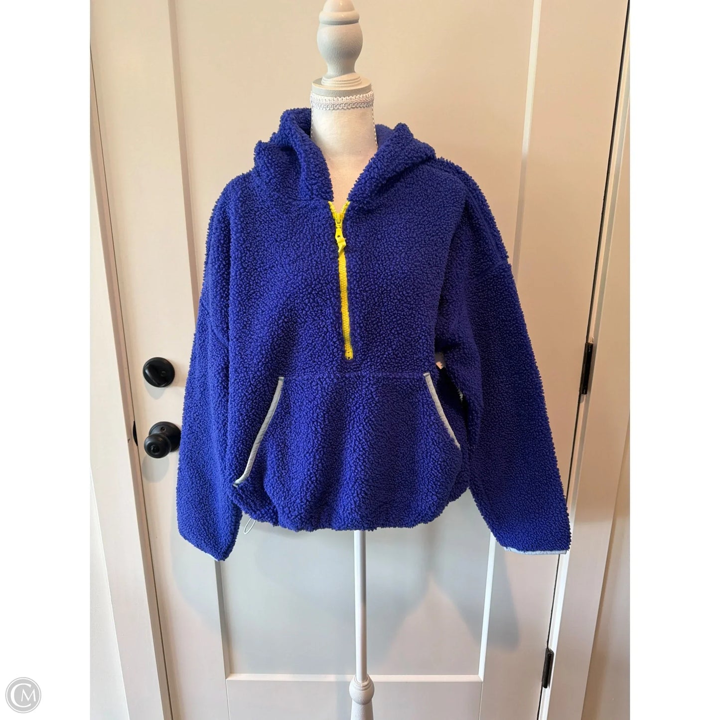 Sweatshirt Hoodie By Wild Fable In Blue, Size: L