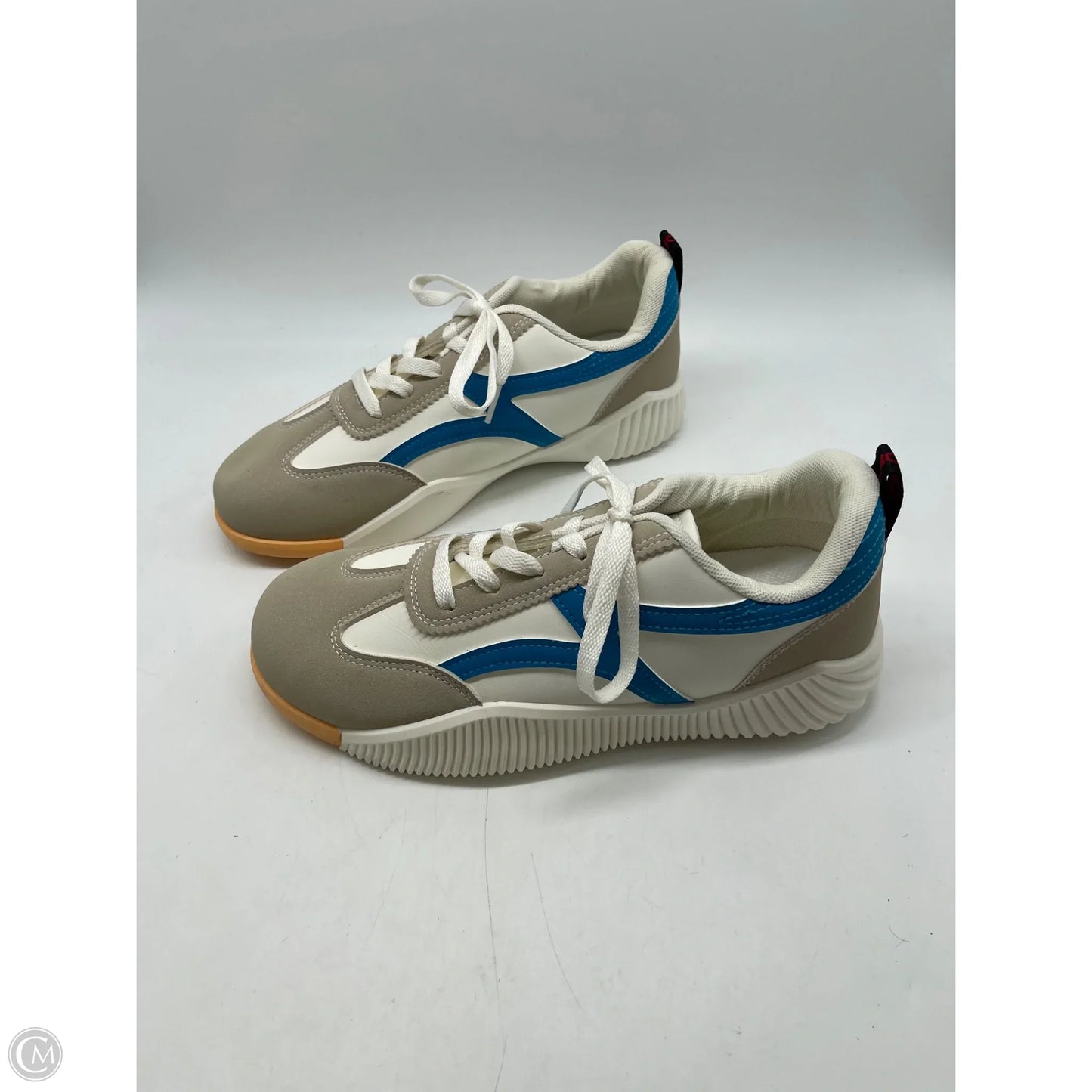 Shoes Sneakers By Clothes Mentor In White, Size: 10