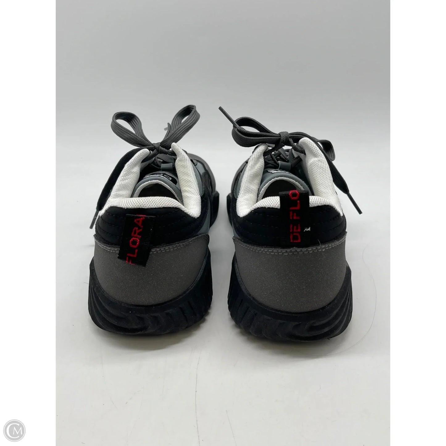 Shoes Sneakers By Clothes Mentor In Grey, Size: 10