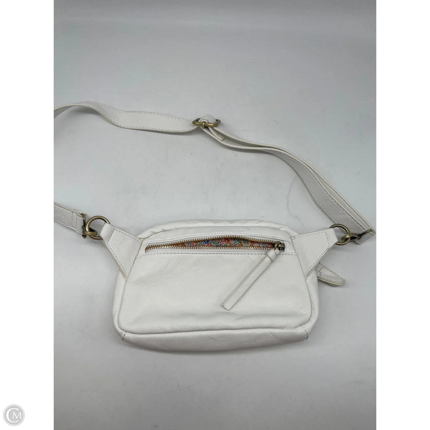 Belt Bag By Clothes Mentor, Size: Medium