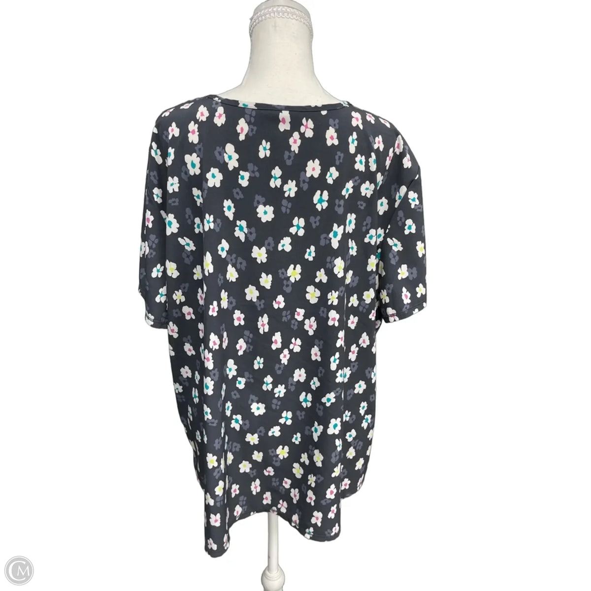 Top Short Sleeve By Clothes Mentor In Grey, Size: 2x