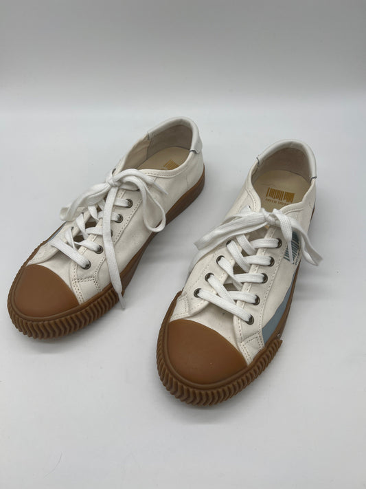 White Shoes Sneakers Clothes Mentor, Size 9.5