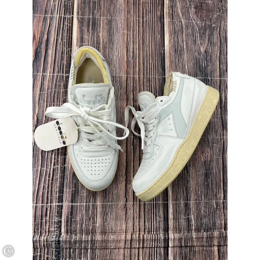 Shoes Sneakers By Cmb In White, Size: 6.5