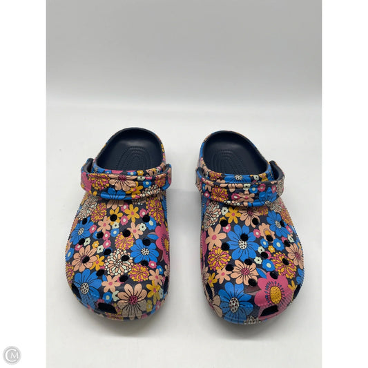 Sandals Flats By Crocs In Floral Print, Size: 8