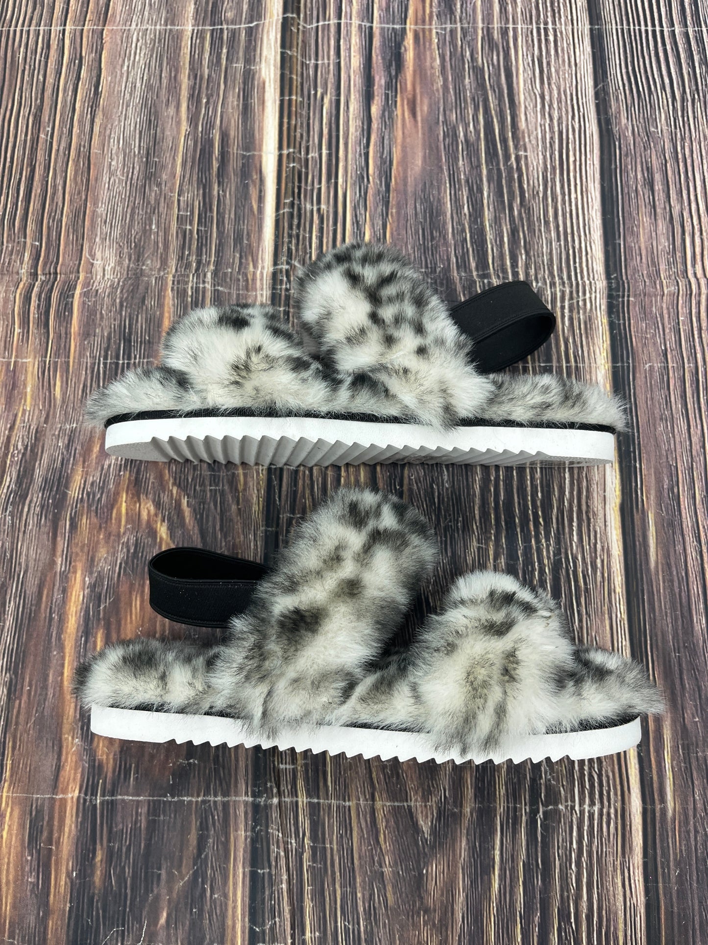 Grey Sandals Flats Dolce Vita, Size 8