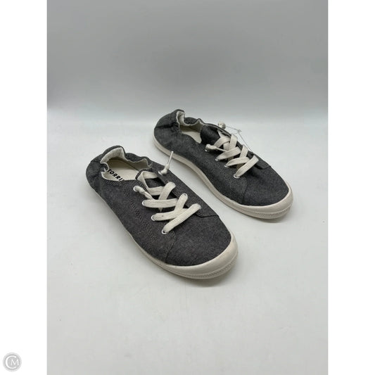 Shoes Sneakers By Torrid In Grey, Size: 8.5