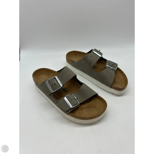 Shoes Flats By Birkenstock In Green, Size: 7