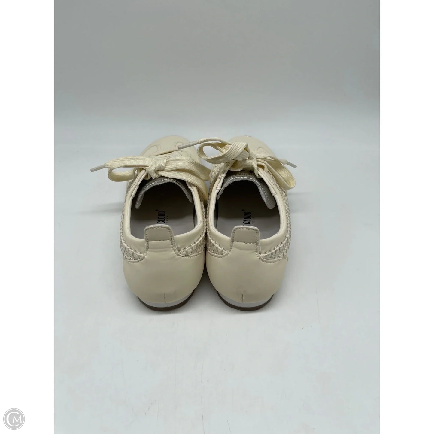 Shoes Sneakers By Clothes Mentor In Cream, Size: 7