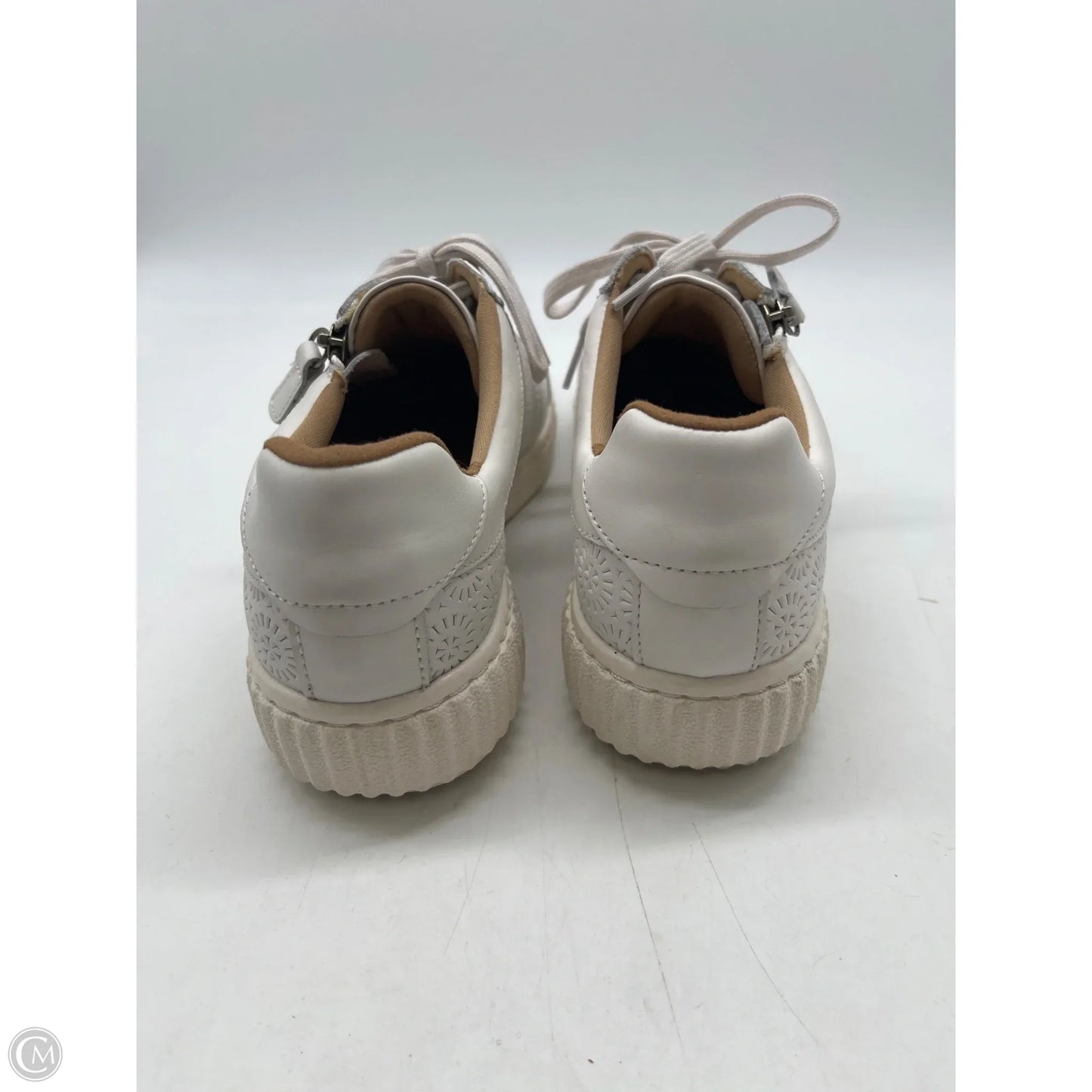 Shoes Sneakers By Clarks In White, Size: 8
