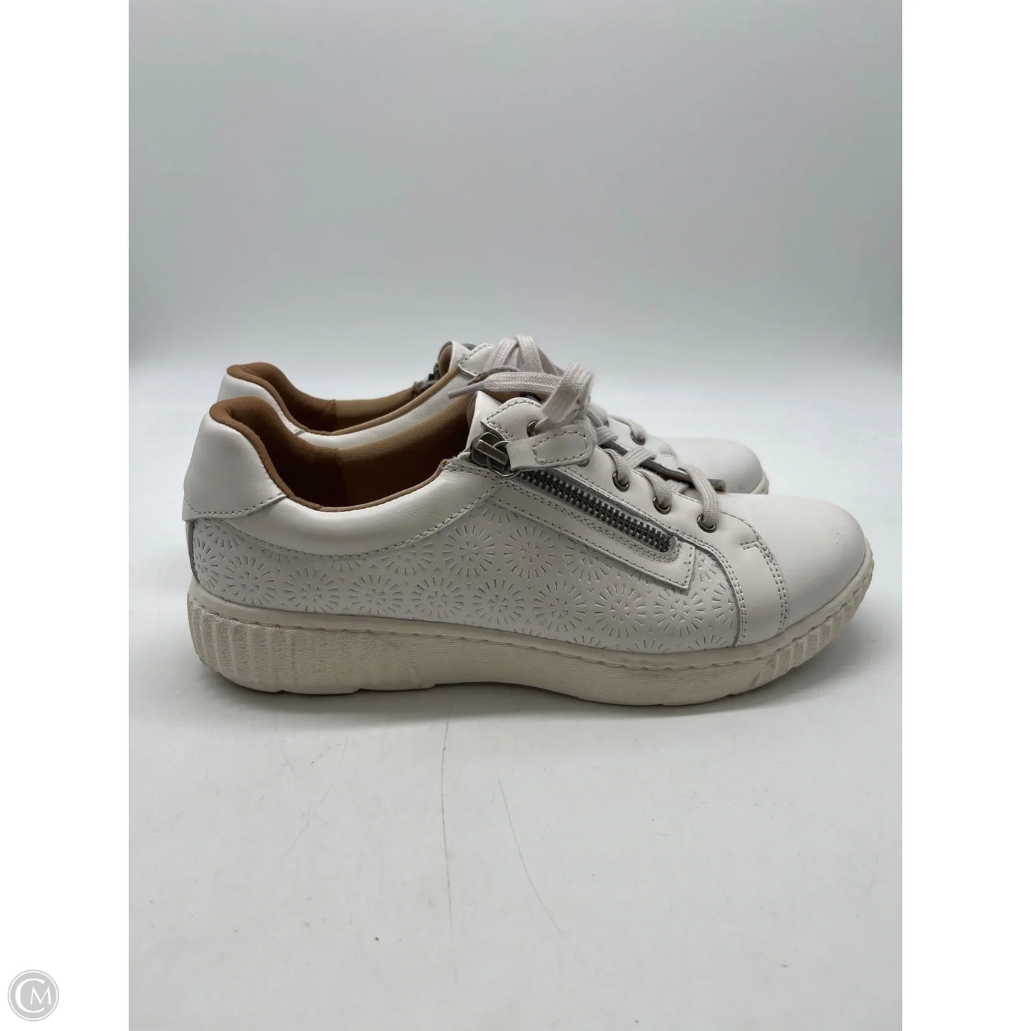 Shoes Sneakers By Clarks In White, Size: 8