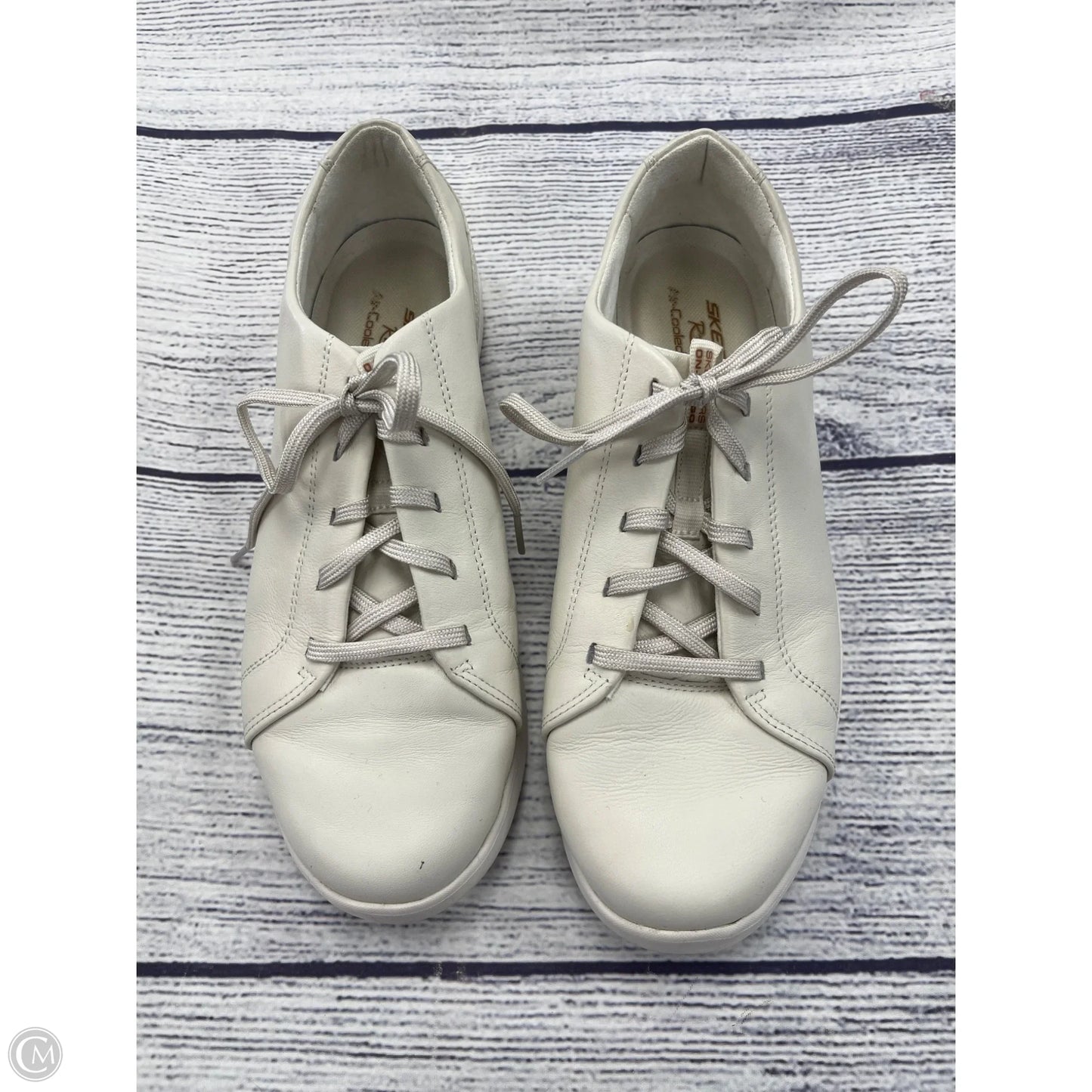 Shoes Sneakers By Skechers In Cream, Size: 10