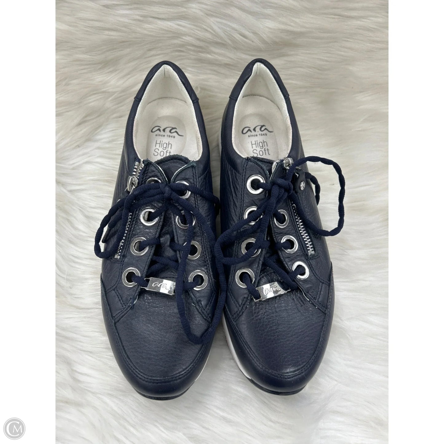 Shoes Sneakers By Clothes Mentor In Navy, Size: 6
