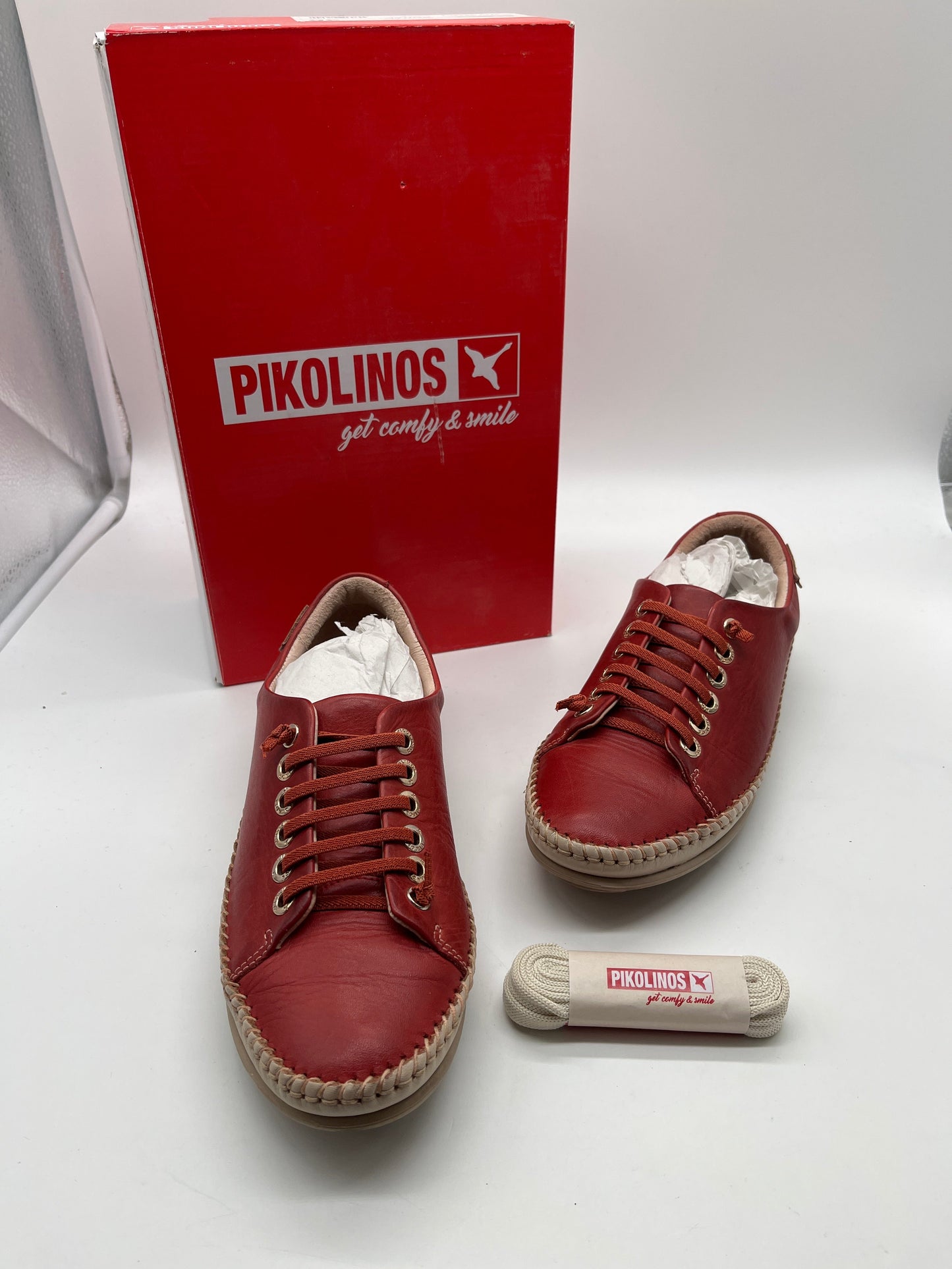 Red Shoes Flats Pikolinos, Size 6