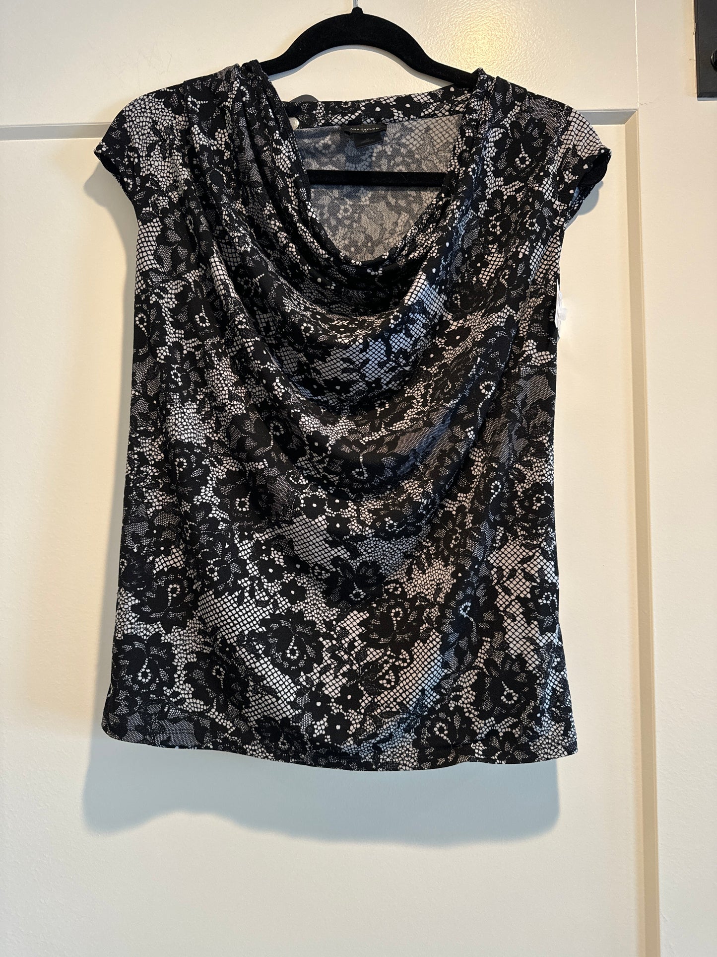 Top Short Sleeve By Ann Taylor In Grey, Size: M