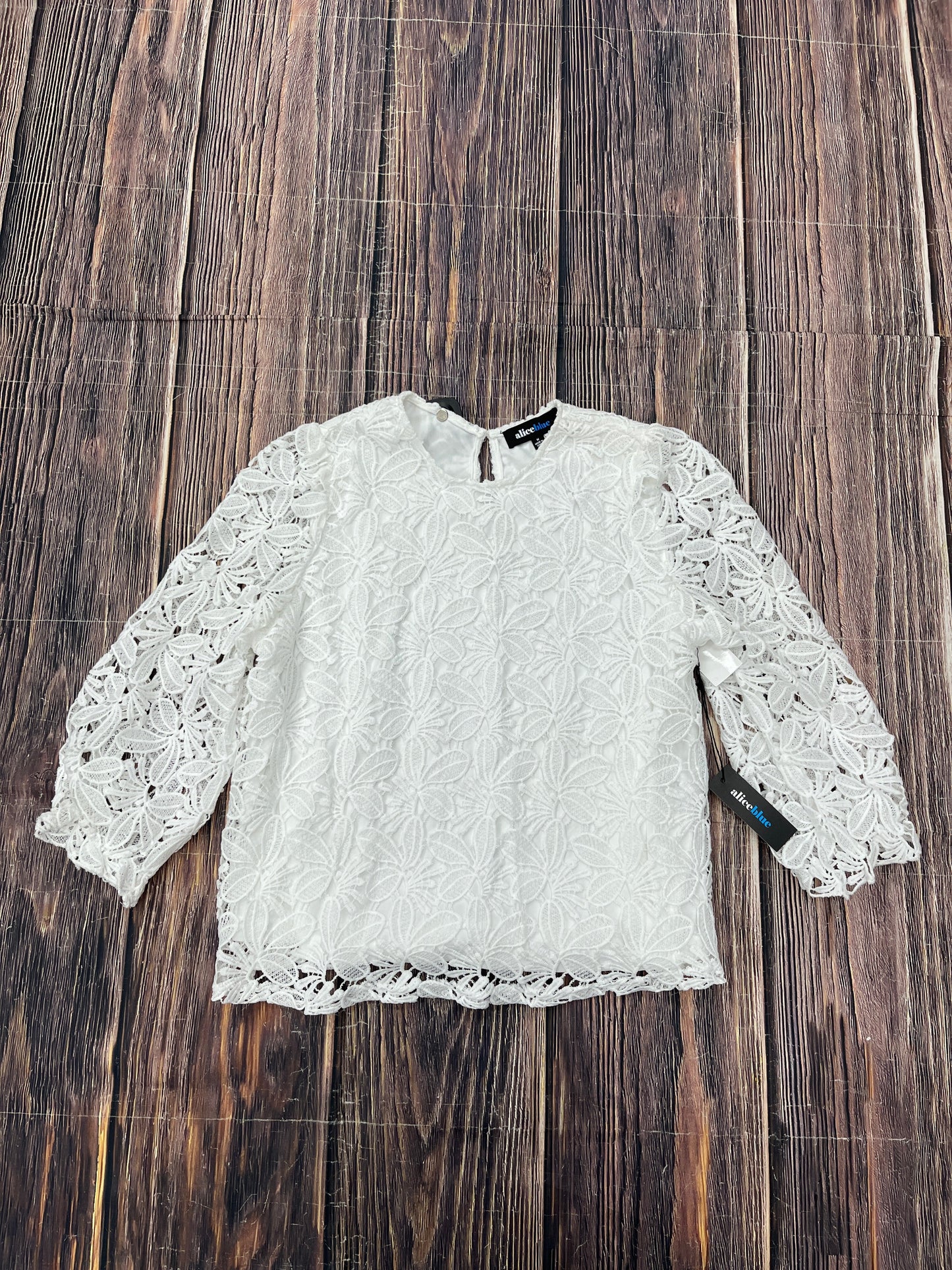 White Top Long Sleeve Clothes Mentor, Size M