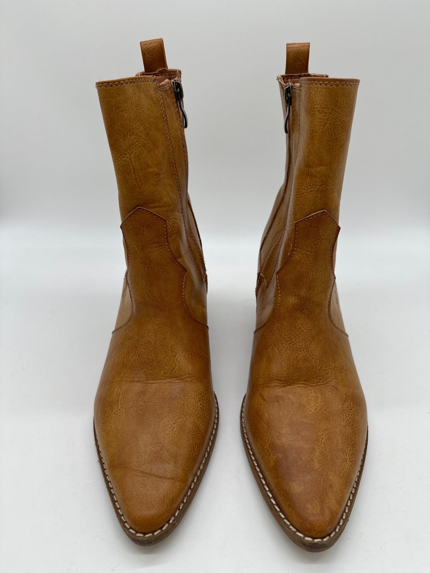 Boots Western By Clothes Mentor In Tan, Size: 8.5