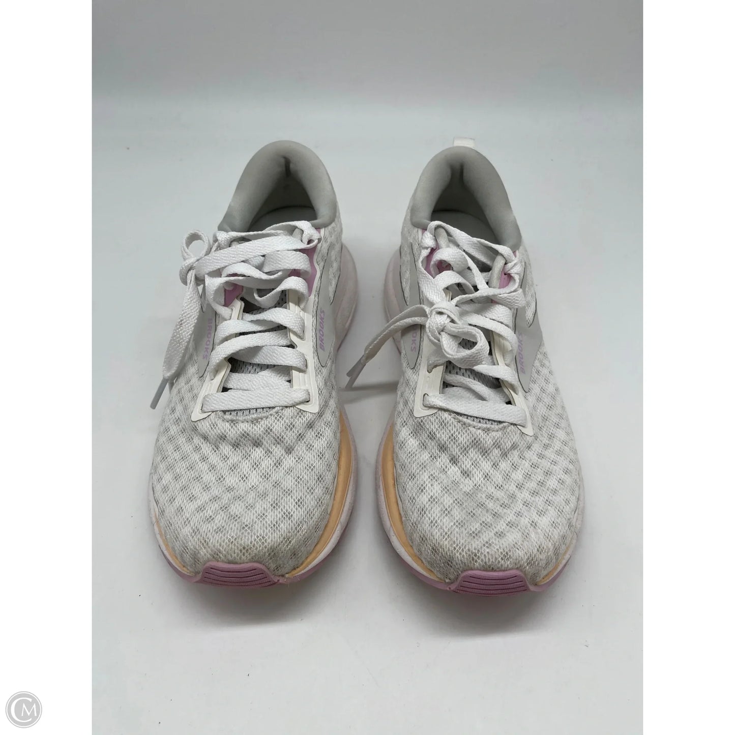 Shoes Athletic By Brooks In White, Size: 6.5