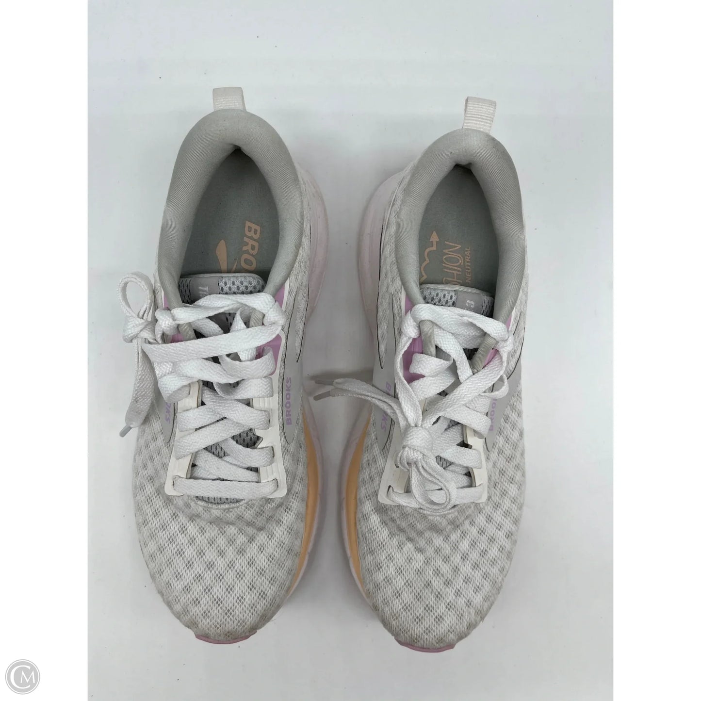 Shoes Athletic By Brooks In White, Size: 6.5