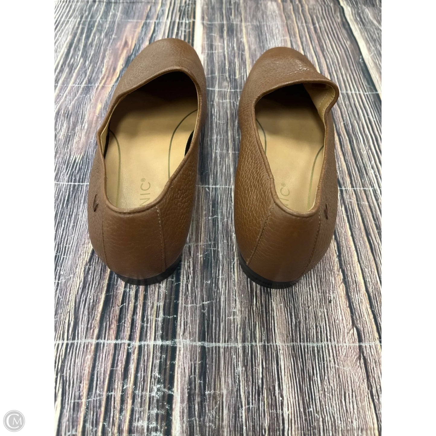 Shoes Flats By Vionic In Tan, Size: 8