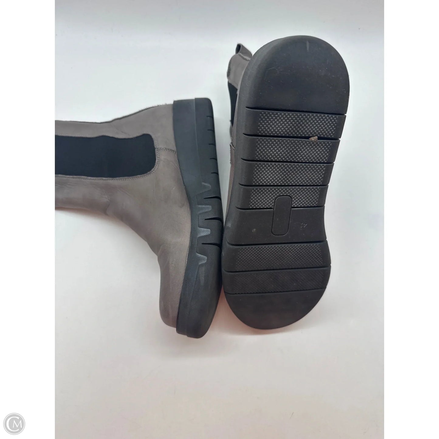 Boots Ankle Flats By Clothes Mentor In Grey, Size: 10.5