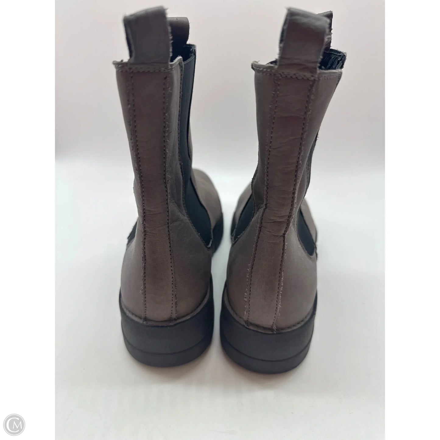 Boots Ankle Flats By Clothes Mentor In Grey, Size: 10.5